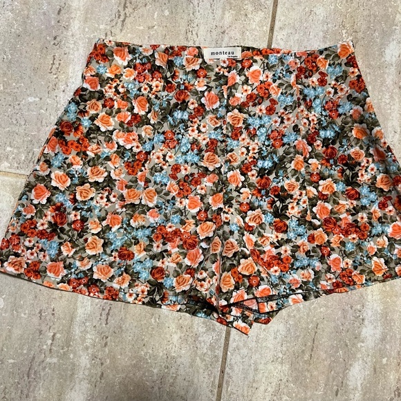 ❤️❤️LIKE NEW -MONTEAU LOS ANGELES SUPER CUTE FLORAL SHORTS SZ M❤️❤️ - Picture 2 of 11